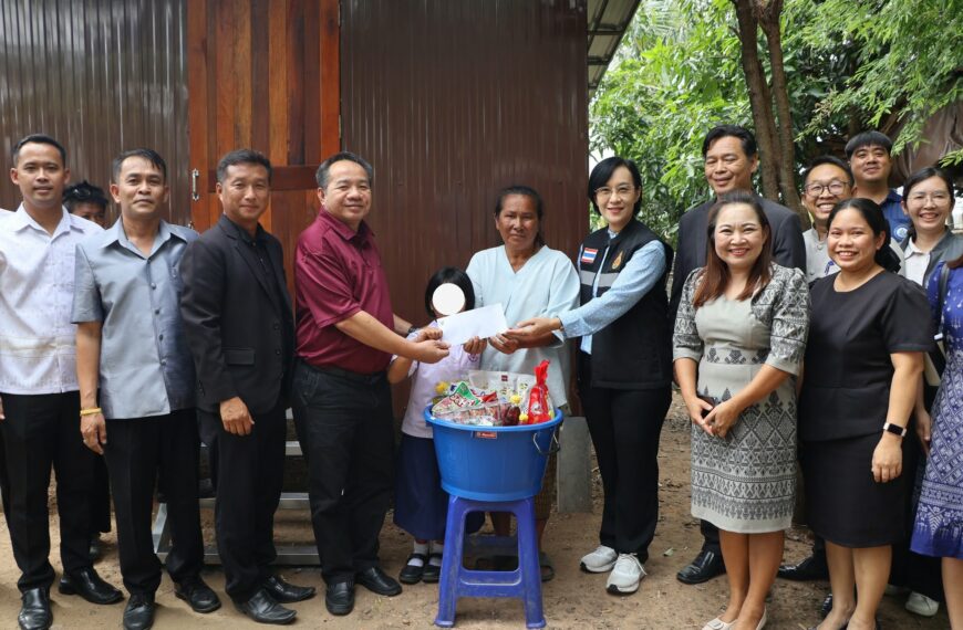 สพป.นครสวรรค์ เขต ๒ มอบบ้านหลังใหม่ให้นักเรียนโรงเรียนอนุบาลชุมตาบง ช่วยเหลือนักเรียนที่ประสบปัญหาด้&hellip;
