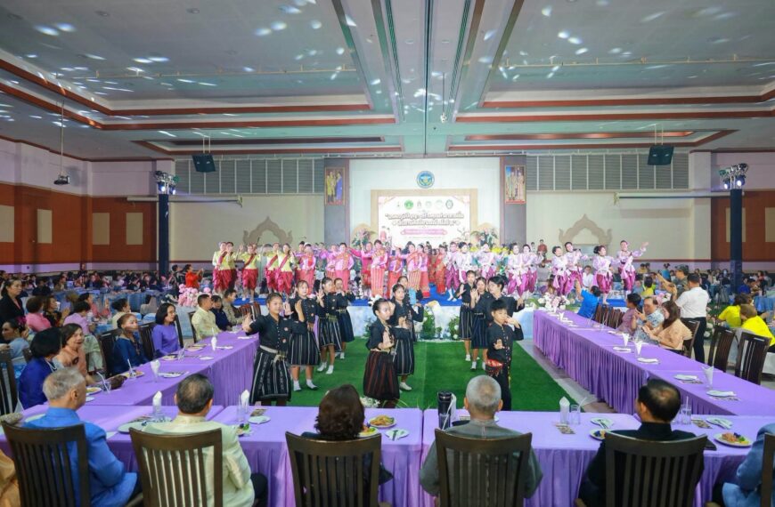 สพป.นครสวรรค์ เขต ๒ ร่วมงาน “มรดกภูมิปัญญา สร้างคุณค่าอาหารถิ่น สืบสานศิลป์อาภรณ์” ครั้งที่ ๒